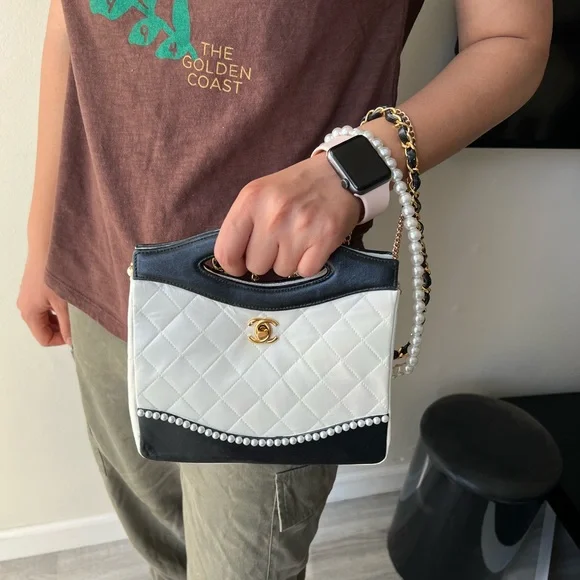 Up for Trade🔥🔥🔥RARE 🔥 Chanel Mini Tote Pearl Crossbody Bag - Picture 6 of 14